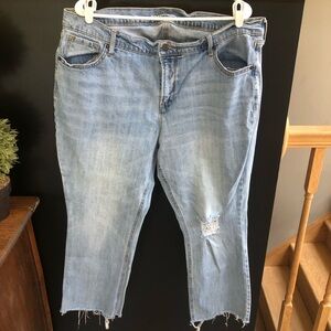 Women’s distressed light wash jeans. Size 18 regular